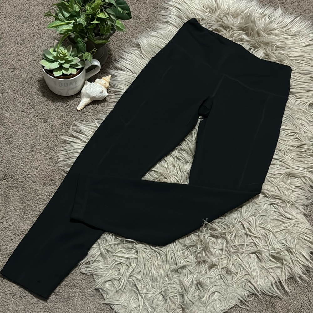 NWOT Yogalicious Capri Tights-Sz M-Lux Style-Side Hip Pockets-Black - Picture 2 of 13
